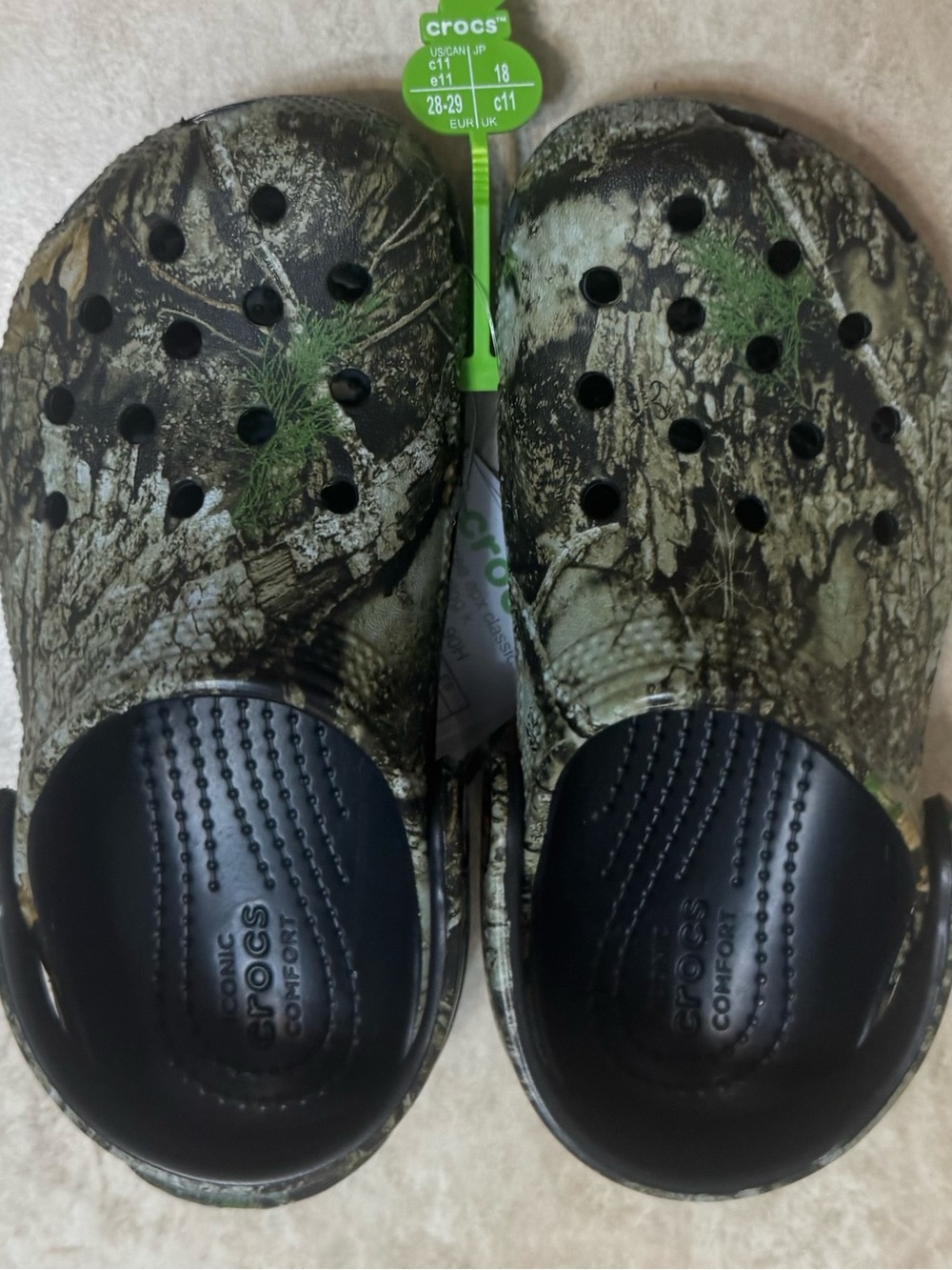 Crocs Kids' Realtree APX Classic Clog - Picture 6 of 9
